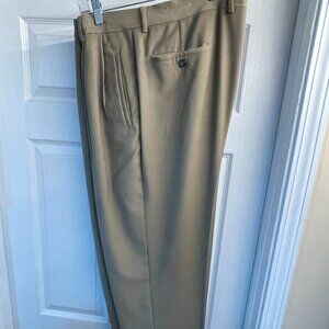 Bachrach Tan Pants – Classic Mid-2000s Style